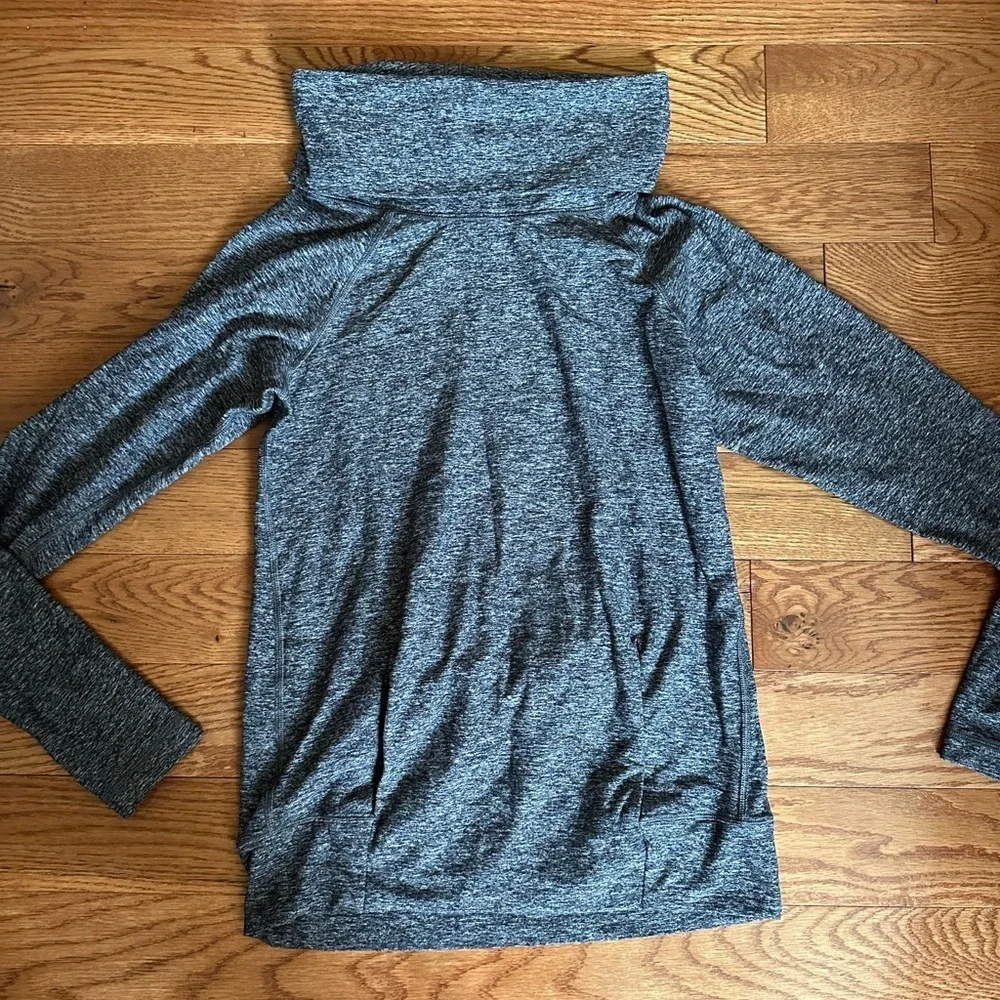 Lululemon Athletica Charcoal Long Sleeve Top